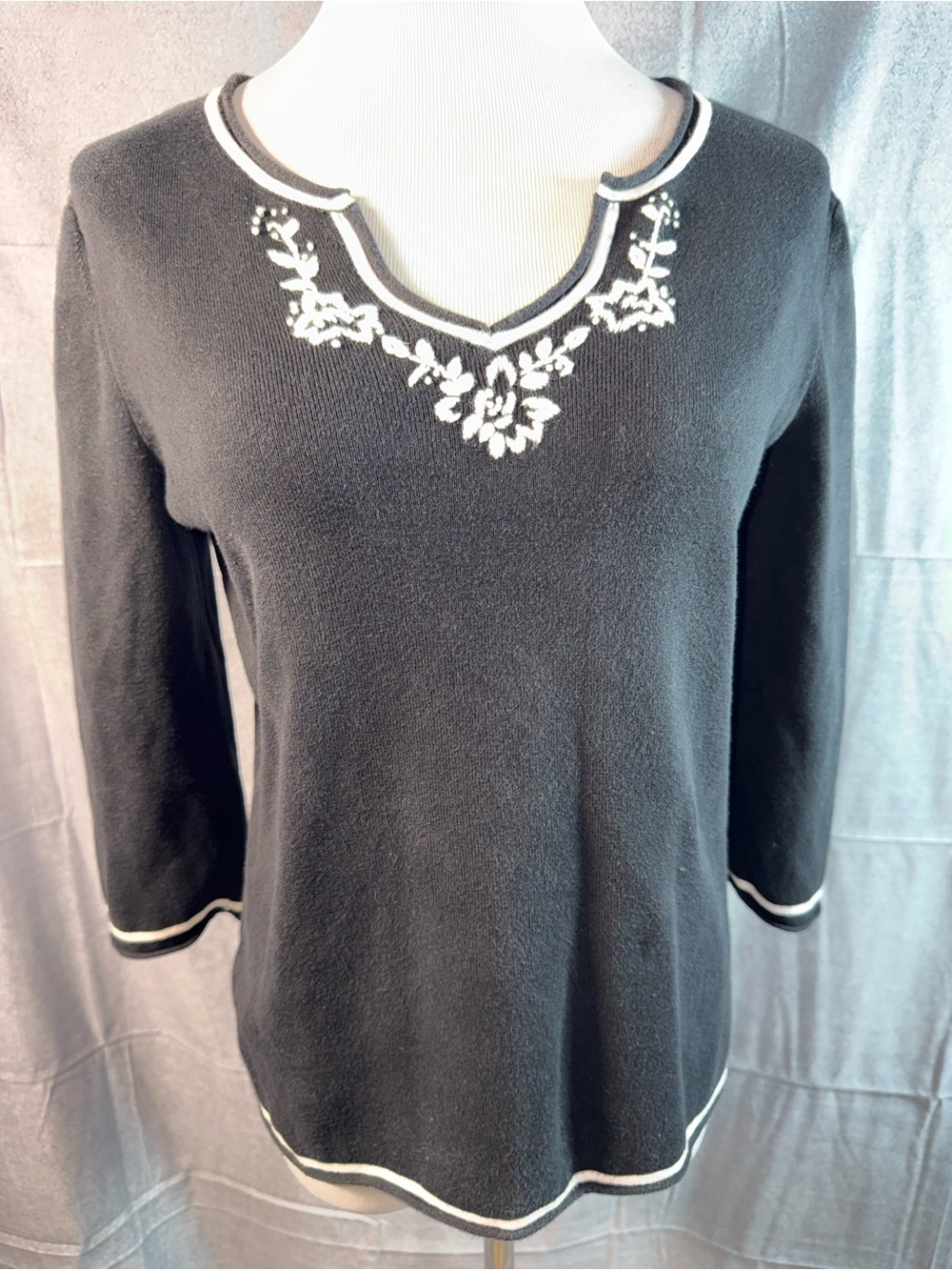 1234-Hampshire Studio Black Long-Sleeve Knit Top with White Floral Embroidery